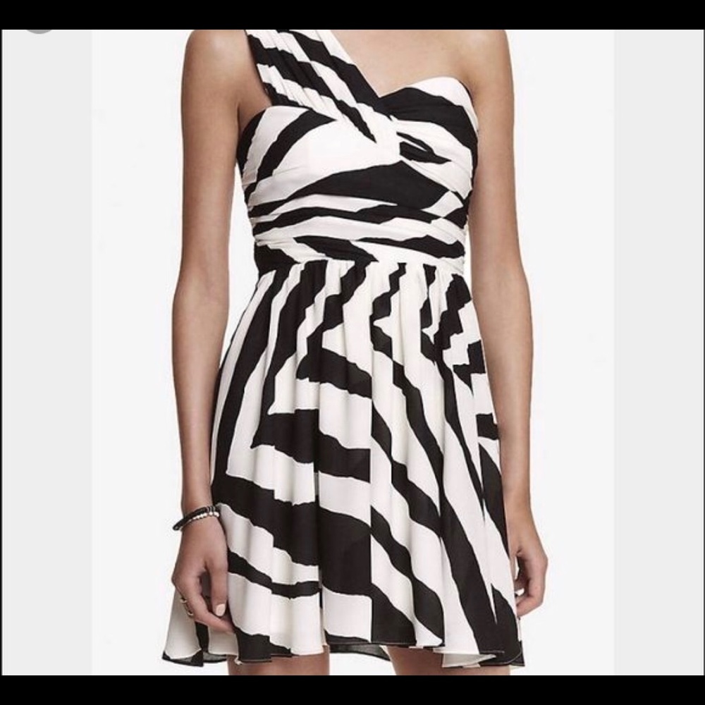 Express zebra one shoulder dress. NWT🔥🎉🙌🏼